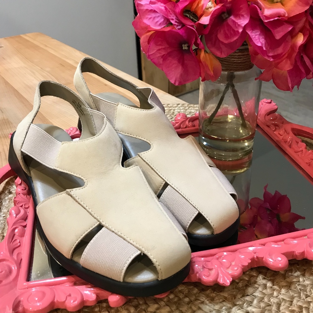 ⬇️Jasmine Flex Suede Sandals-NWOT
